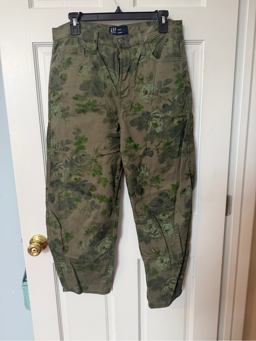 GAP EUC Olive Green Floral Camo Denim Barrel Jeans